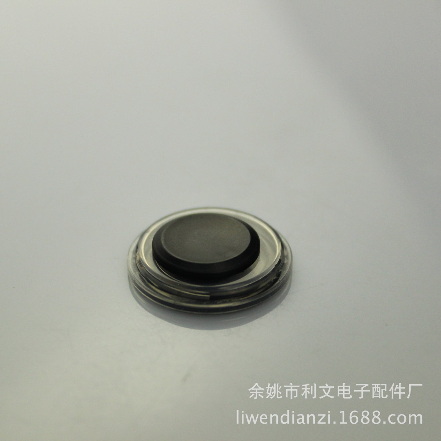 New ultra-small mobile game joystick King of Glory game handle Powerful mobile game tools in stock