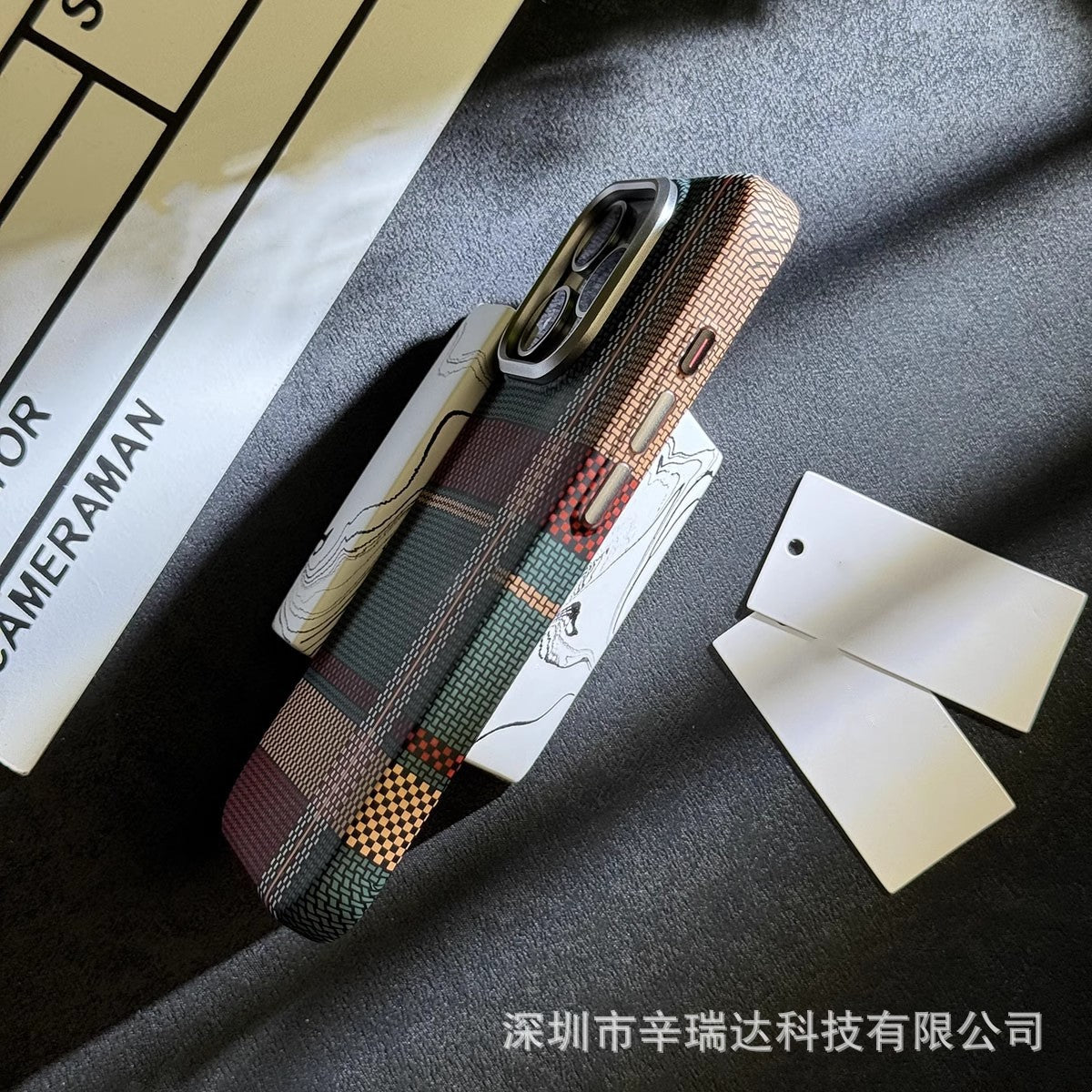 Applicable to iPhone16ProMax mobile phone case magnetic Kevlar carbon fiber Apple 14 all-inclusive protective cover 15