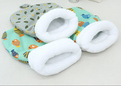 Autumn and winter warm pet sleeping bag lamb fleece warm kitten nest drilling hole quilt semi-enclosed puppy nest for dogs and cats